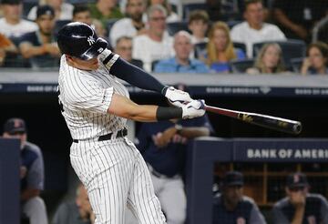 El tercera base de los Yankees de New York consiguió en la victoria ante los Orioles de Baltimore su 'home run' número 18, superando los 17 de Orlando Cabrera con los Expos de Montreal en el 2003. 