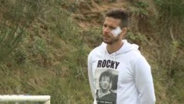 Manu del Moral acudió a ver el entrenamiento de sus compañeros tras ser operado.