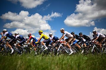 El pelotón durante la segunda etapa del Tour de Francia 2022.