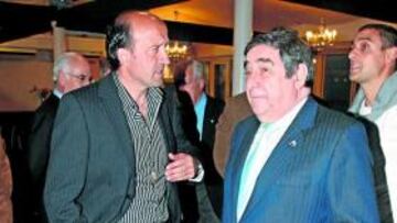 <b>MANOS A LA OBRA. </b>Lotina y Lendoiro buscan un refuerzo para la banda derecha que llegue en enero.