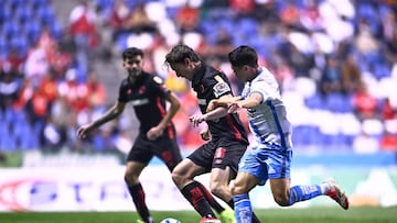 Marcel Ruiz (L) of Toluca fights for the ball with Carlos Baltazar (R) of Puebla during the 4th round match between Puebla and Toluca as part of the Liga BBVA MX, Torneo Clausura 2026 at Cuauhtemoc Stadium, on January 30, 2026 in Puebla, Mexico.