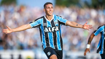 Miguel Monsalve anota con Gremio ante Ypiranga.