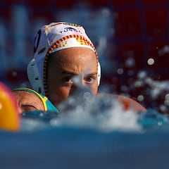 España arranca con goleada