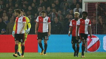 Los jugadores del Feyenoord, desolados tras encajar un gol ante el City.