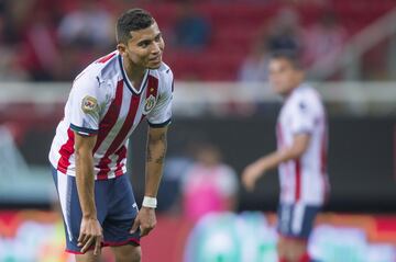 El medio de Chivas llegó al Rebaño Sagrado como una de las grandes promesas del balompié mexicano, así que tenía un costo de seis millones, mismo que ahora se encuentra en cinco millones.