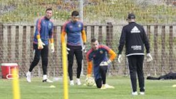 Los tres porteros del Valencia, Diego Alves, Mat Ryan y Jaume.