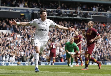 Tras el final de la era Mourinho en el banquillo madridista en 2013, el proyecto de Ancelotti necesitaba de una estrella que acompañara a Cristiano Ronaldo y pusieron sus ojos en el MVP de la Premier League. El galés del Tottenham había crecido como jugador hasta ser imparable para las defensas del fútbol inglés. Tras un fichaje agónico el club inglés cedió y el galés firmó a pocas horas del cierre de mercado.