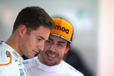 Stoffel Vandoorne con Fernando Alonso.