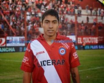 Con 20 años, el mediocampista creativo actúa con regularidad en el primer equipo de Argentinos Juniors. Antes estuvo en la Roja Sub 20.