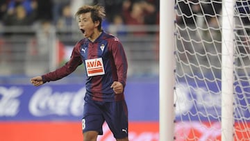 Inui celebrando su segundo gol ante el Girona.