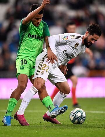 Isco y Roberto Rosales.