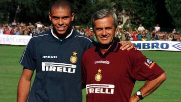 Ronaldo, junto a Gigi Simoni, en el Inter de Milan.