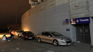 Aficionados esperando en Butarque.