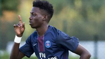 Timothy Weah durante un partido con el PSG.