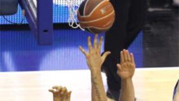 <b>VALENCIA 82 - LAGUN ARO 60</b>.