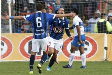 Futbol, Huachipato vs Universidad Catolica.
Campeonato de Clausura 2016/17
El jugador de Huachipato, Carlos Gonzalez, centro, celebra con sus companeros luego de convertir un gol contra Universidad Catolica durante el partido de primera division en el estadio Cap en Talcahuano, Chile.
07/05/2017
Paul Plaza/Photosport*****

Football, Huachipato vs Universidad Catolica.
Clousure Championship 2016/17
Huachipato's player Carlos Gonzalez,  center, celebrates with teammates after scoring against Universidad Catolica during the first division football match held at the Cap stadium in Talcahuano, Chile.
07/05/2017
Paul Plaza/Photosport