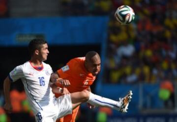 Felipe Gutiérrez y Nigel de Jong.