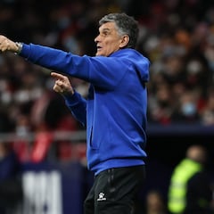 Mendilibar, destituido; Velázquez, nuevo entrenador del Alavés