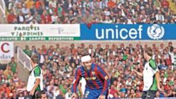 <b>PASIVIDAD. </b>Piqué celebra el tercer gol del Barça el pasado martes en El Sardinero tras finalizar una jugada en la que la defensa del Racing hizo la estatua mientras Ibrahimovic regalaba un taconazo al central para batir a Toño.