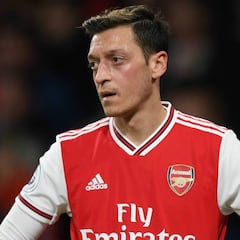 Arteta deja fuera a Özil de la lista del Arsenal de la Premier