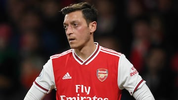 Arteta deja fuera a Özil de la lista del Arsenal de la Premier