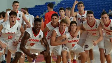 La Selecci&oacute;n Sub-16 celebra su primera victoria en el Europeo de la categor&iacute;a que se disputa en Montenegro.