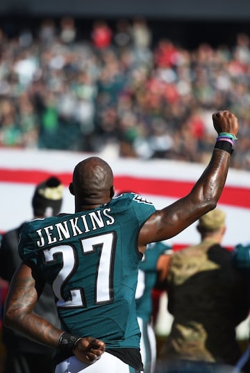 Malcolm Jenkins jugando a los chinos con el respetable: "¿Cuantas monedas tengo en la mano?"