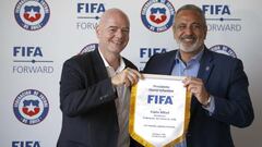Infantino envía mensaje al fútbol chileno
