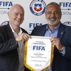 Infantino envía mensaje al fútbol chileno