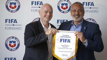 Infantino envía mensaje al fútbol chileno