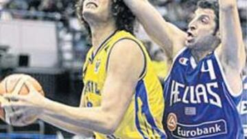 <b>DESAPARECIDO. </b>Varejao no contribuyó mucho al juego de Brasil.