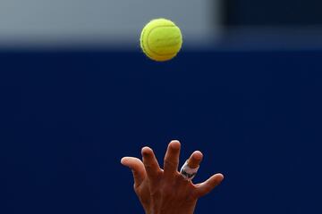 Detalle de la mano de Rafa Nadal durante un encuentro frente a Kei Nishikori en el Torneo Conde de Godó 2021. 