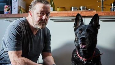 El cómico británico del momento protagoniza la serie más tierna pero políticamente incorrecta de Netflix