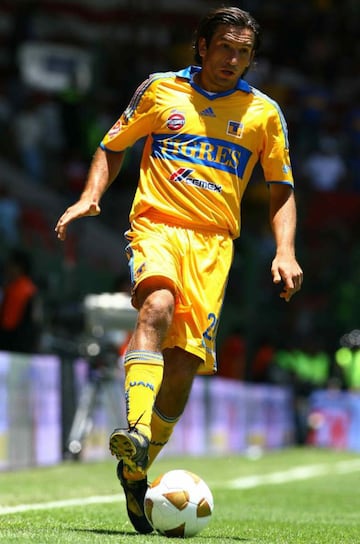 El Kikin salió de La Piedad, su mejor momento fue con Pumas, estuvo en Cruz Azul y emigro a Portugal, Tigres lo fichó en 2007 como una bomba mexicana, pero su nivel fue a la baja y terminó cedido al Atlante, para después retirarse en Costa Rica.