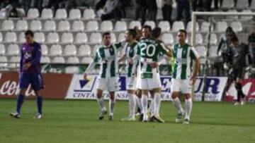 Los jugadores del Córdoba, en el partido ante el Huesca.