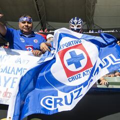 Aficionados de Cruz Azul arman manifestación en La Noria