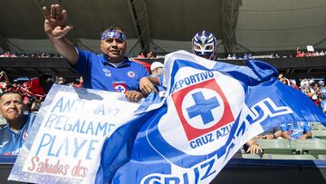 Aficionados de Cruz Azul arman manifestación en La Noria