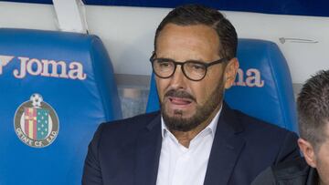 José Bordalás, sentado en el banquillo del Getafe durante el partido ante el Atlético de Madrid disputado en el Coliseum Alfonso Pérez.