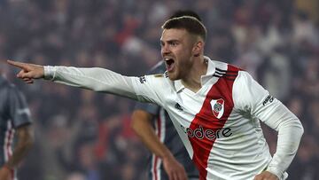 River Plate's forward Lucas Beltran celebrates after scoring a goal against Estudiantes during their Argentine Professional Football League Tournament 2023 match at El Monumental stadium, in Buenos Aires, on July 15, 2023. (Photo by ALEJANDRO PAGNI / AFP)