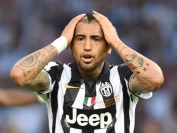 El lamento de Arturo Vidal tras el desvío de su tiro.