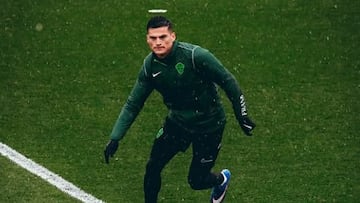 DT de Elche hace un anuncio sobre Cepeda, encumbra a Vidal y sorprende con un nexo con Chile