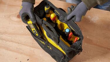 La bolsa de herramientas Stanley “irrompible” y con ocho bolsillos