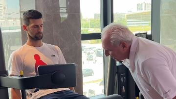 Djokovic intensifica su recuperación de la operación de menisco