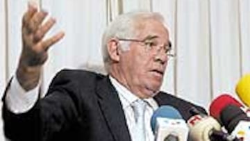 <b>HARTO</B>. Luis Aragonés dijo estar cansado de aguantar los insultos y mentiras de Lopera.
