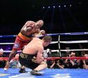 Hopkins agranda su leyenda y vence a Shumenov con 49 años