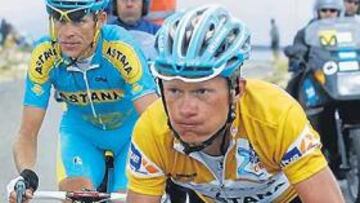 <b>BUEN AMBIENTE. </b>Alejandro Valverde bromea con Joaquín Rodríguez en los primeros kilómetros de la etapa de ayer.