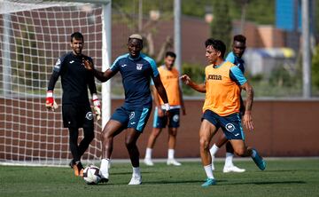 Omeruo, durante la pretemporada de 2022. 