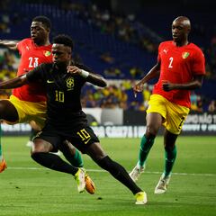 Report: Vinicius’ best friend the target of racist ‘joke’ from security guard before Brazil’s anti-racism friendly against Guinea