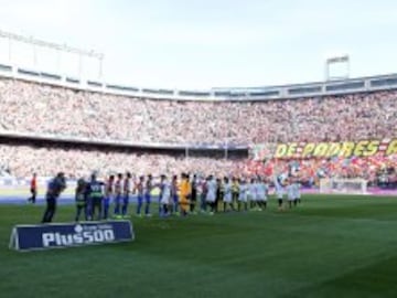 Great atmosphere on Fathers' Day at the Vicente Calderón.