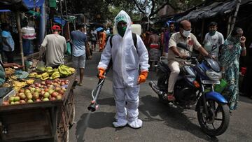 A municipal worker sprays disinfectant to sanitize a street amidst the spread of the coronavirus disease (COVID-19) in Kolkata, India, September 18, 2020. REUTERS/Rupak De Chowdhuri